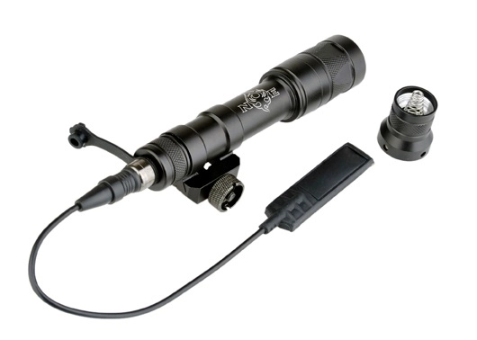 Night Evolution M600W Scoutlight taktinen LED-valaisin kiskokiinnityksellä, musta