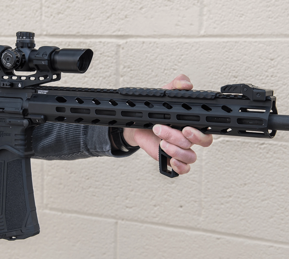 Leapers UTG Ultra Slim M-LOK Foregrip - musta