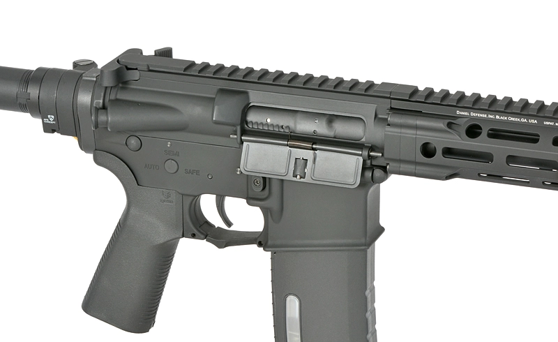 EMG Daniel Defense DDM4 V7 sähköase - musta