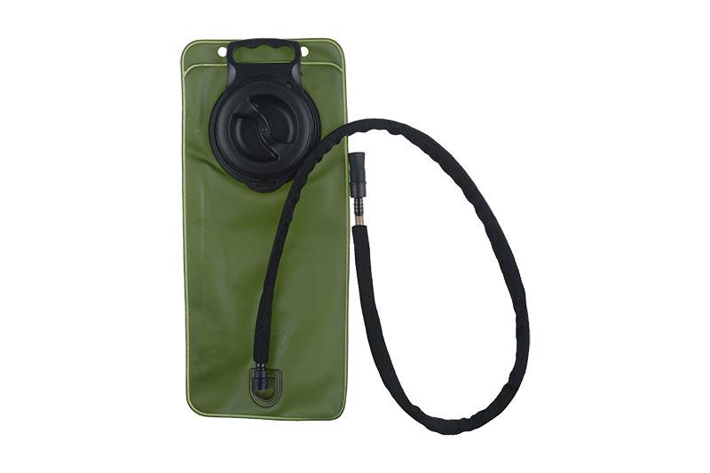 GFC Tactical 2.5l juomarakko - mustalla letkulla
